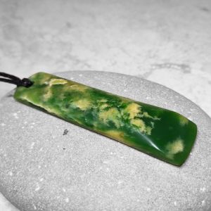 NZ Greenstone Hei toki/adze pendant