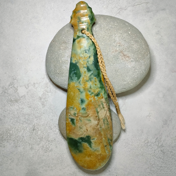 NZ Greenstone flower mere