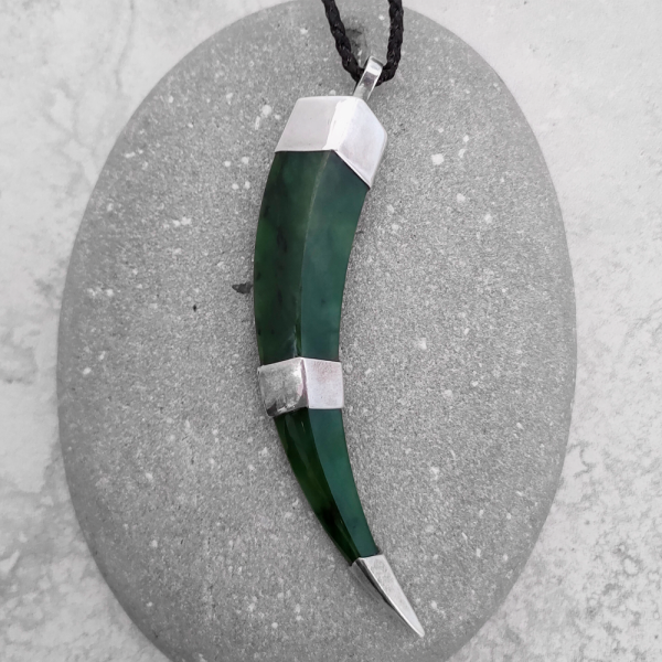 NZ greenstone and silver huia beak pendant