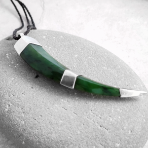 NZ greenstone and silver huia beak pendant