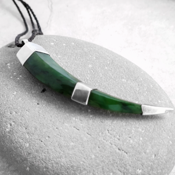 NZ greenstone and silver huia beak pendant
