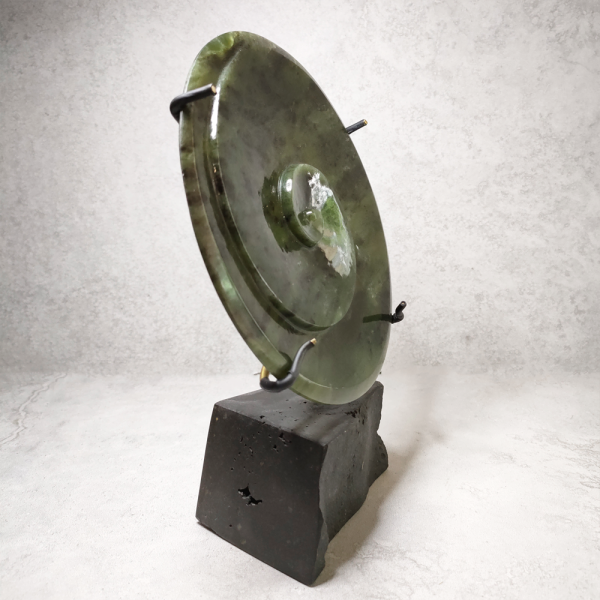NZ Greenstone Koru Kopae/disc on stand