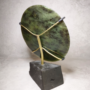 NZ Greenstone Koru Kopae/disc on stand