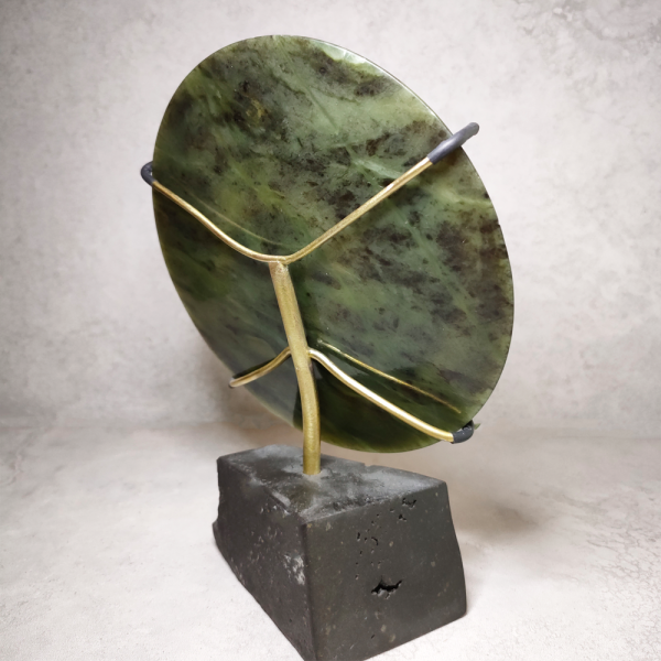 NZ Greenstone Koru Kopae/disc on stand