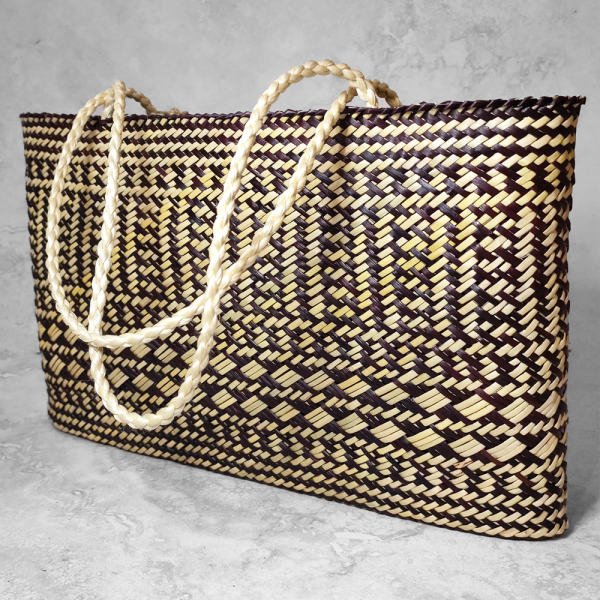 Anna Bowen - Kete Whakairo