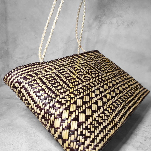 Anna Bowen - Kete Whakairo - Image 2