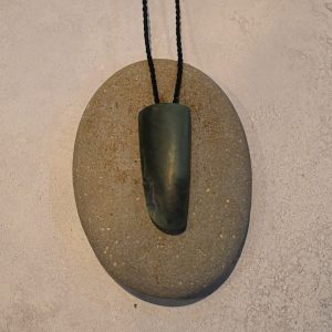 NZ Greenstone Niho Or Tooth Pendant