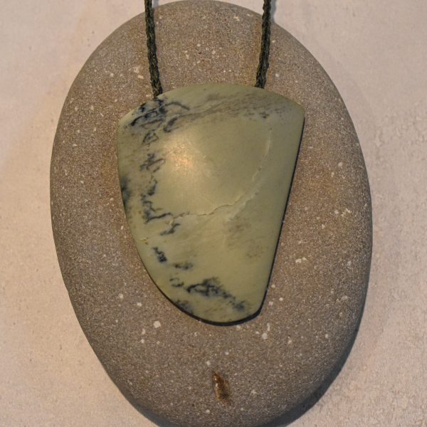 NZ Greenstone Niho Or Tooth Pendant