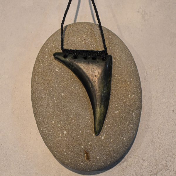 NZ Greenstone Niho Or Tooth Pendant