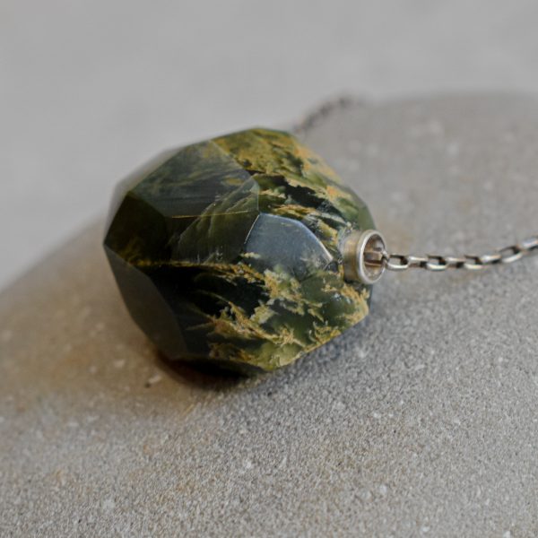 NZ Greenstone Large Facet Pendant On S Silver Chain