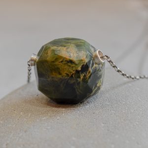 NZ Greenstone Large Facet Pendant On S Silver Chain