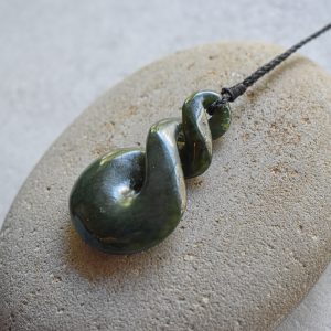 NZ Greenstone/Pounamu Pikorua/Twist Pendant