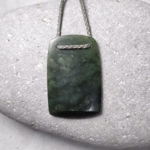 NZ greenstone hei toki adze pendant