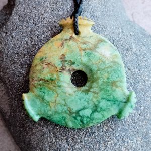 NZ greenstone kaka poria