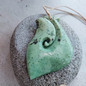 NZ greenstone hei matau pendant