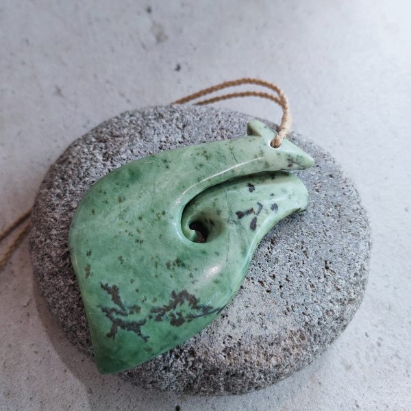 NZ greenstone hei matau pendant