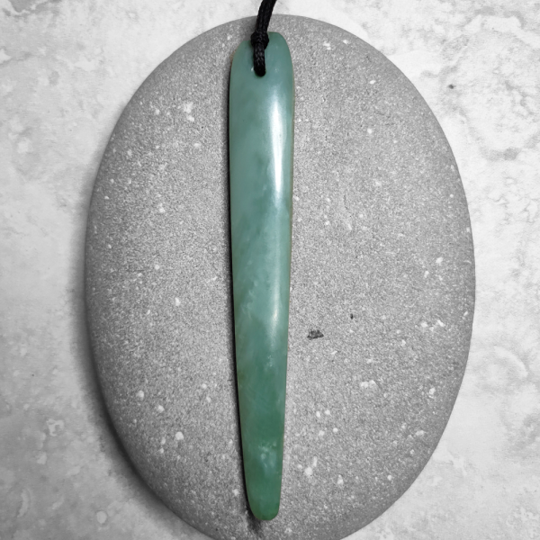 NZ Greenstone cloak Pin pendant