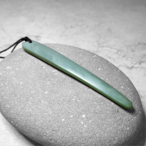 NZ Greenstone cloak Pin pendant