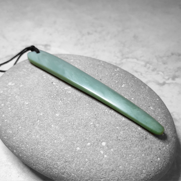NZ Greenstone cloak Pin pendant