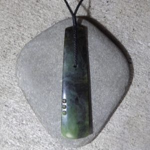 NZ greenstone toki pendant carved by Raegan Bregmen