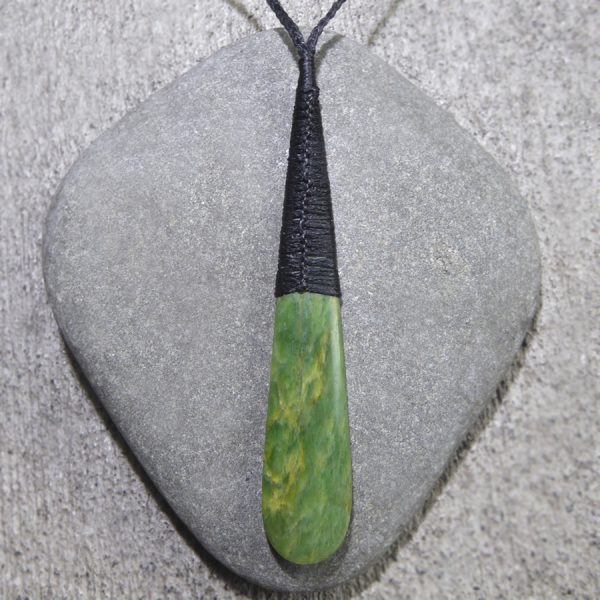 Greenstone roimata or teardrop pendant by Raegan Bregmen