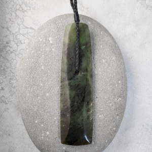 NZ greenstone Large notched toki