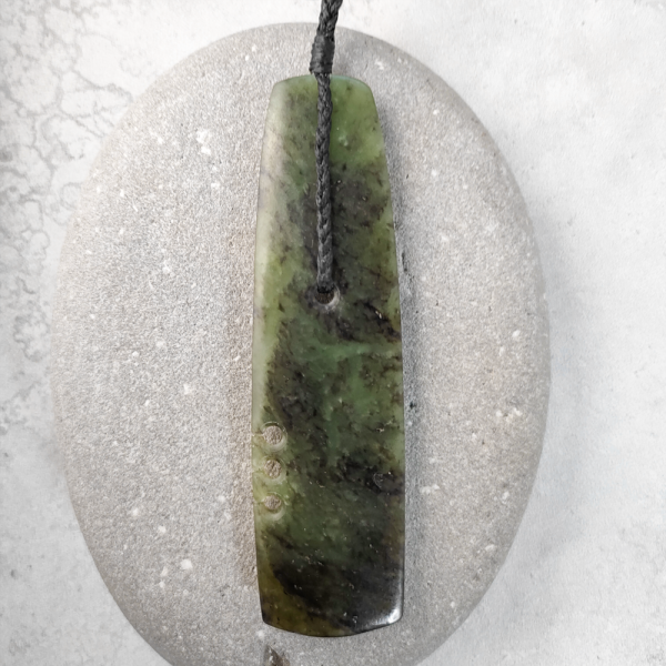 NZ greenstone Large notched toki