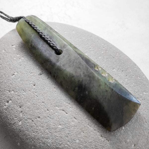 NZ greenstone Large notched toki