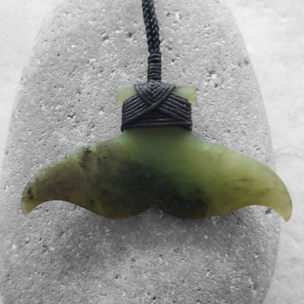 NZ Greenstone wähle tail pendant