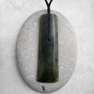 NZ greenstone Large notched toki