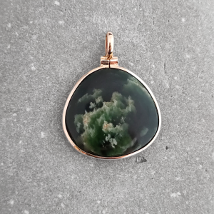 NZ greenstone and gold pendant