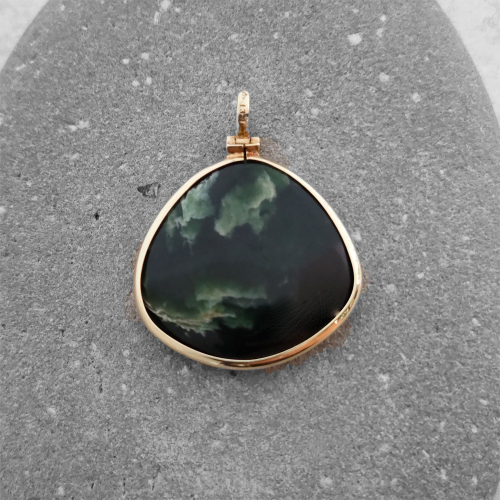 NZ greenstone and gold pendant