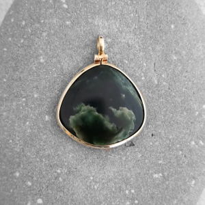 NZ greenstone and gold pendant