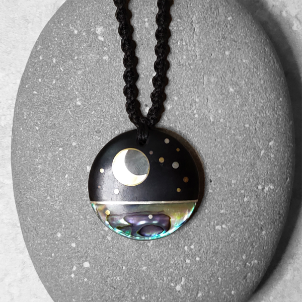 Yannis Petzold - Reversable Matariki disc pendant (35mm #27-8 Ag)