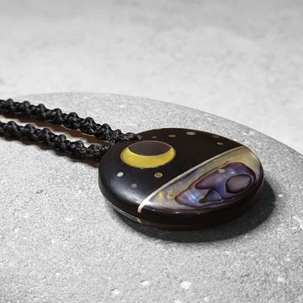 Yannis Petzold - Reversable Matariki disc pendant (35mm #27-8 Ag) - Image 3